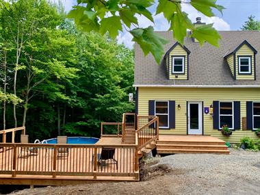 chalet avec spa, sauna ou bain tourbillon  Laurentides