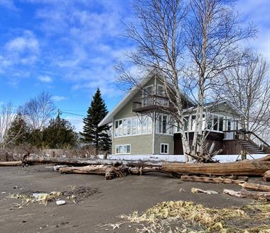chalet � louer bord de l'eau  Gasp�sie