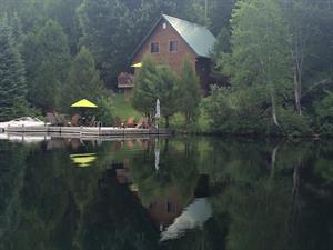 chalet � louer bord de l'eau  Laurentides
