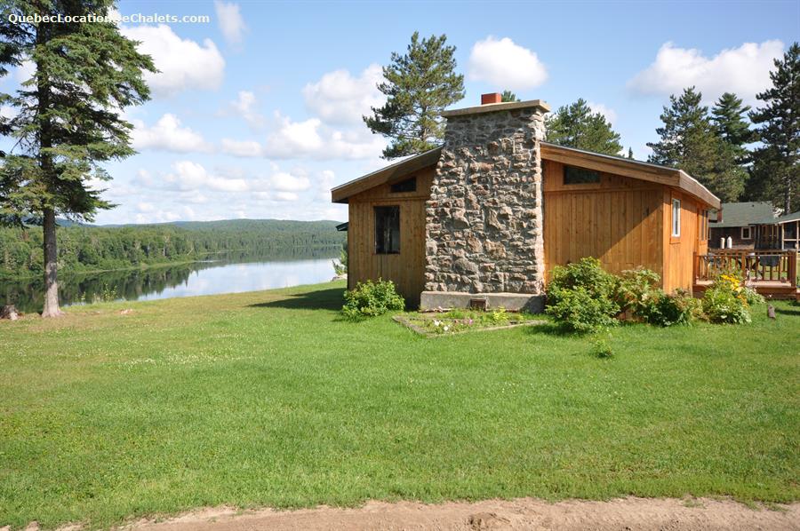 Cottage rental Québec, Laurentides, FermeNeuve Club Gatineau fishing