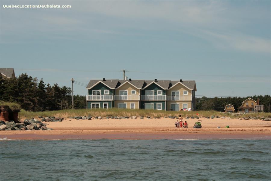 chalet a louer iles de la madeleine bord de mer