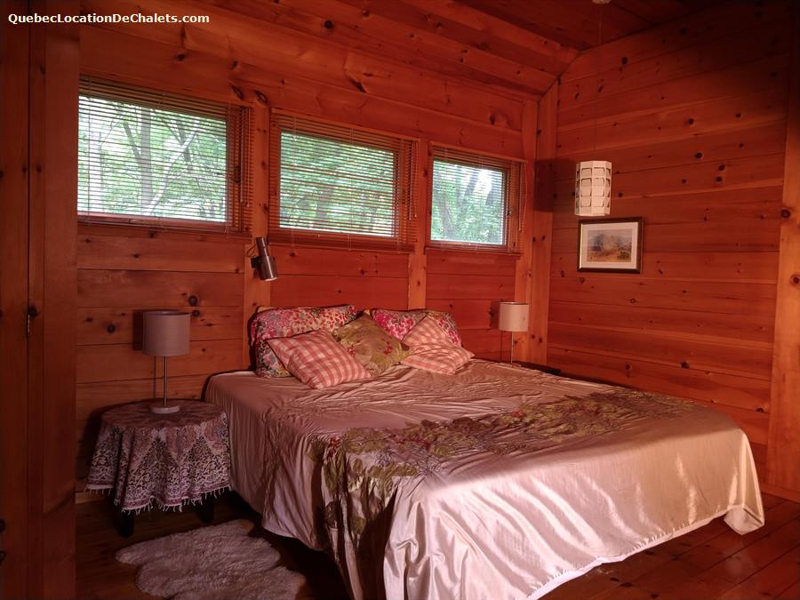 Cottage rental Québec, Île de Montréal, Lakefront Chalet