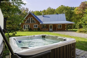 waterfront cottage rentals Saint-Raymond, Québec