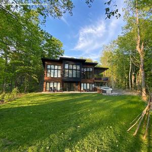 ski cottage rentals at the base of a mountain Shawinigan , Mauricie