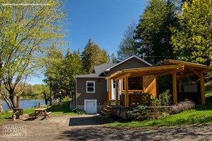 waterfront cottage rentals Bury, Estrie/Cantons-de-l'est