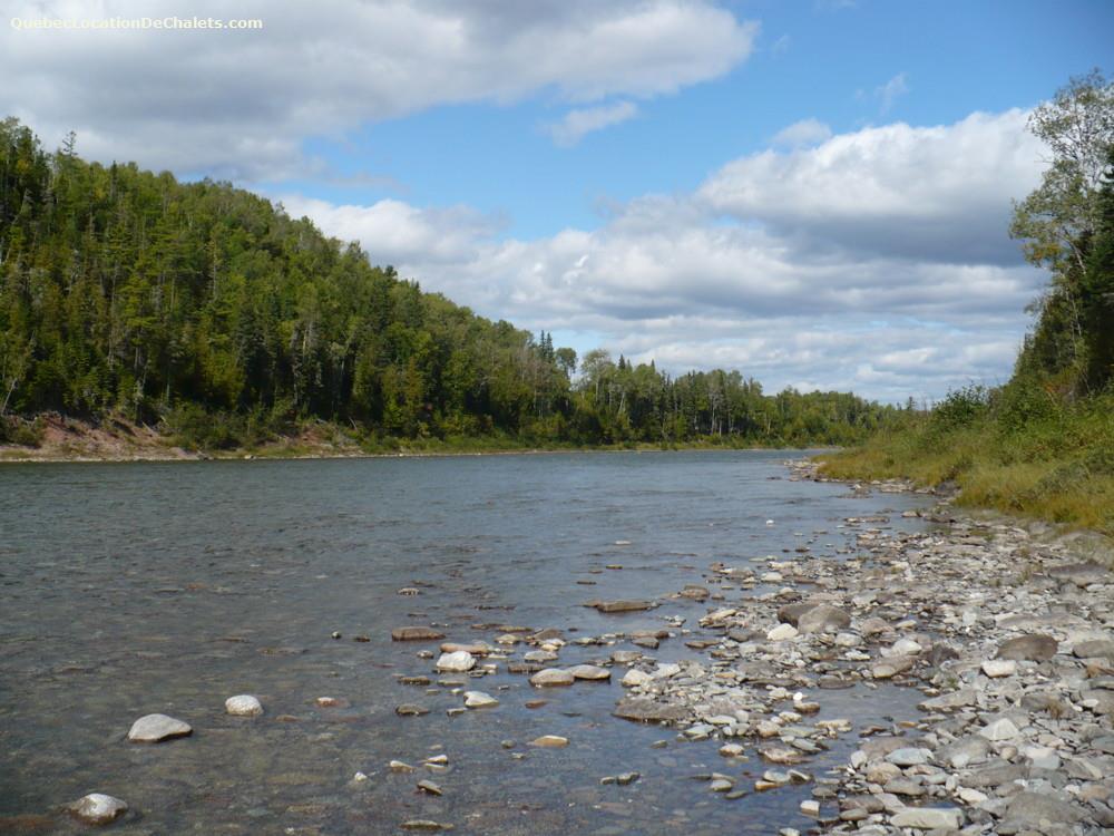 Chalet à louer Gaspésie, Bonaventure Studio Loft au bord de la rivière Bonaventure, Gaspésie