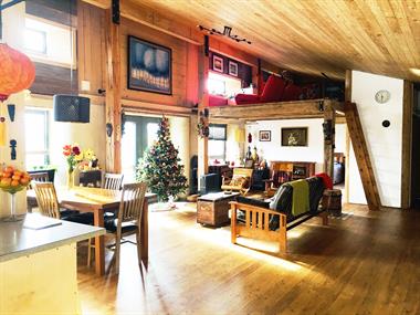 Cottage rental | Unique & spacious straw bale eco-house