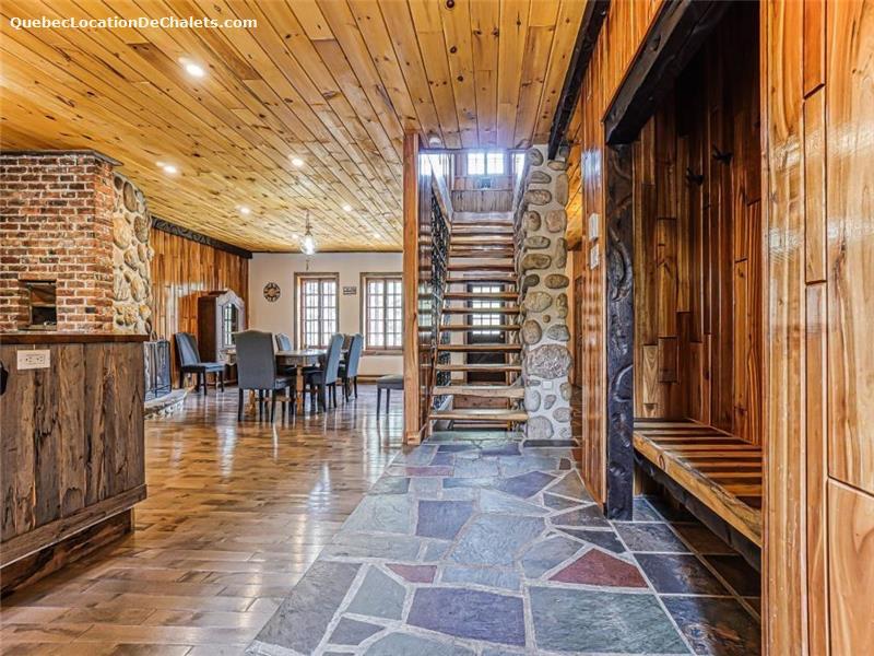 Chalet à louer Laurentides, LacSaguay CHALET SPA ÉMERAUDE DU LACSAGUAY