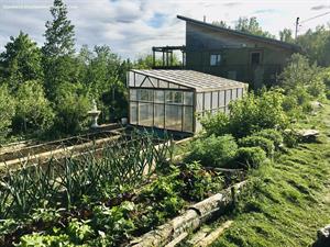 Cottage rental | Eco studio surrounded by large gardens