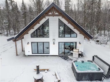 waterfront cottage rentals Lac-aux-Sables, Mauricie