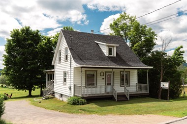 cottage rentals with last minute deals Saint-Léonard-de-Portneuf, Québec