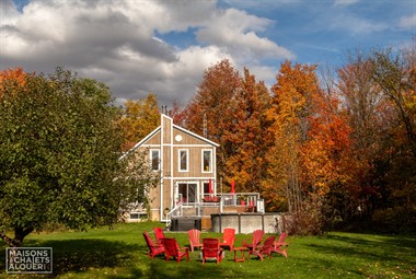 waterfront cottage rentals Saint-Valérien-de-Milton, Montérégie